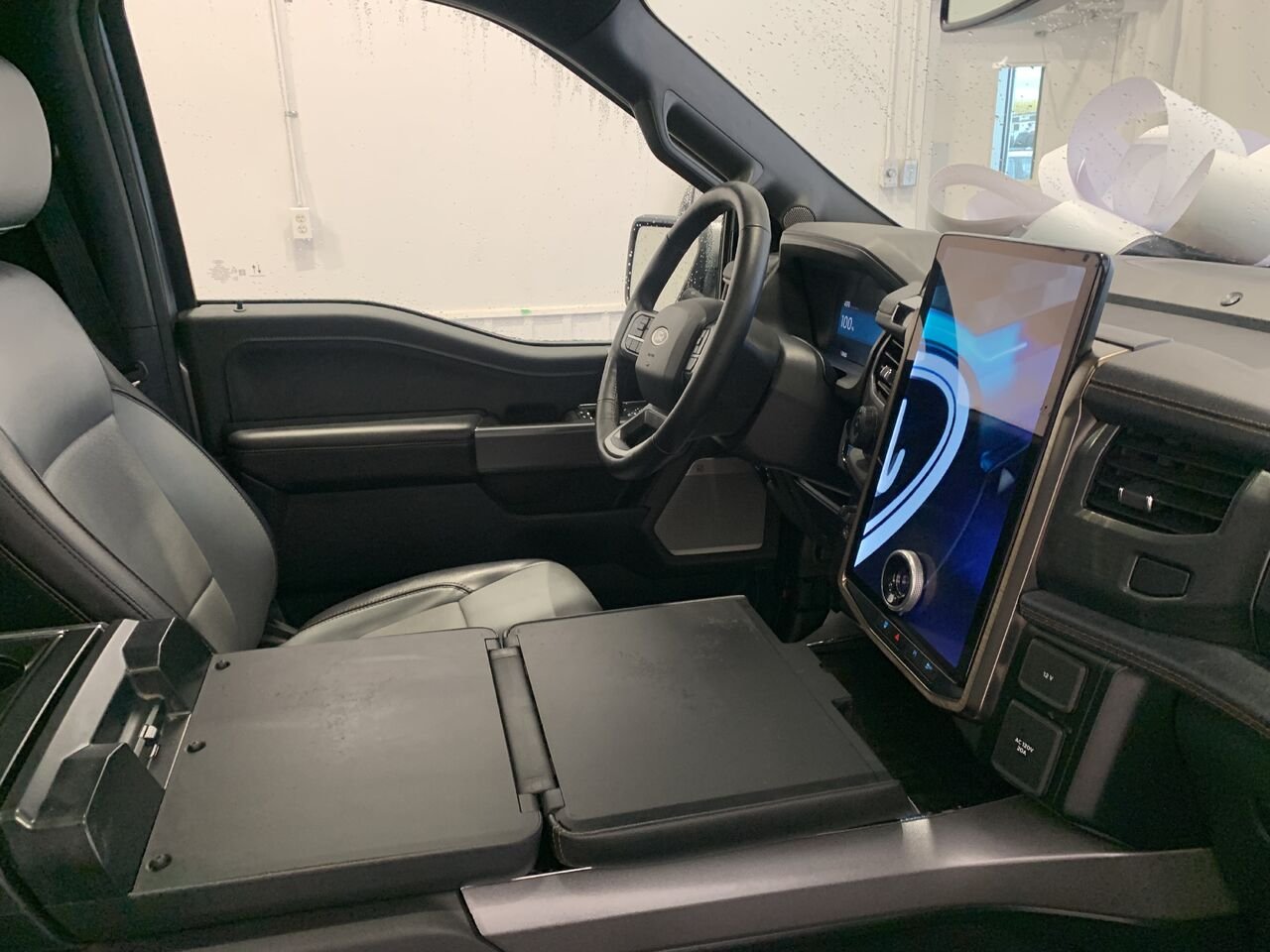 Ford F-150 Lightning LARIAT LARIAT + GROSSE BATTERIE +CUIR + TOIT PANO, REMORQ MAX 2023 Argent Châteauguay - photo #22