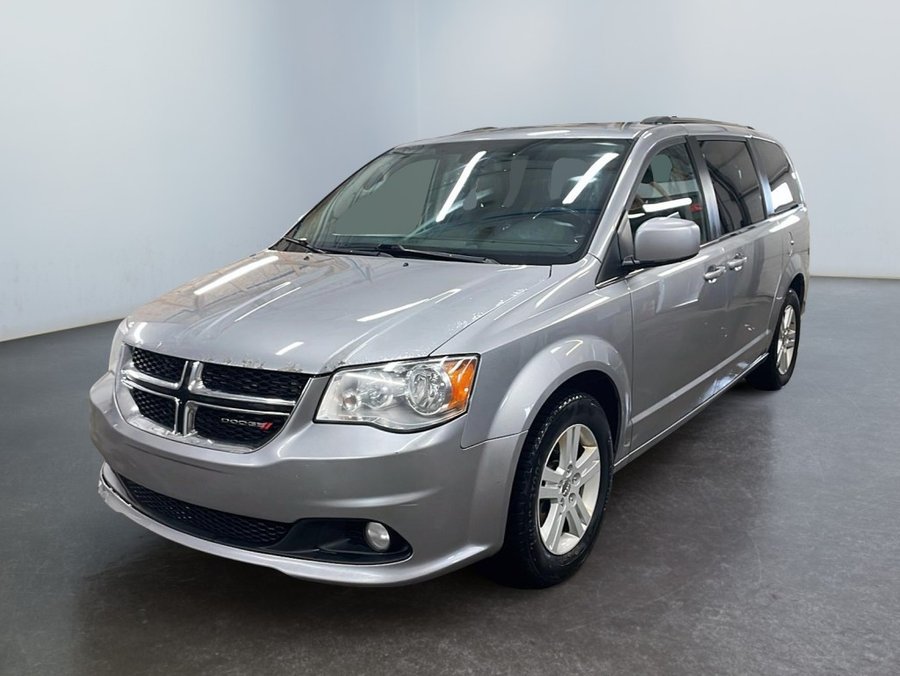 2018 Dodge GRAND CARAVAN Crew Grey