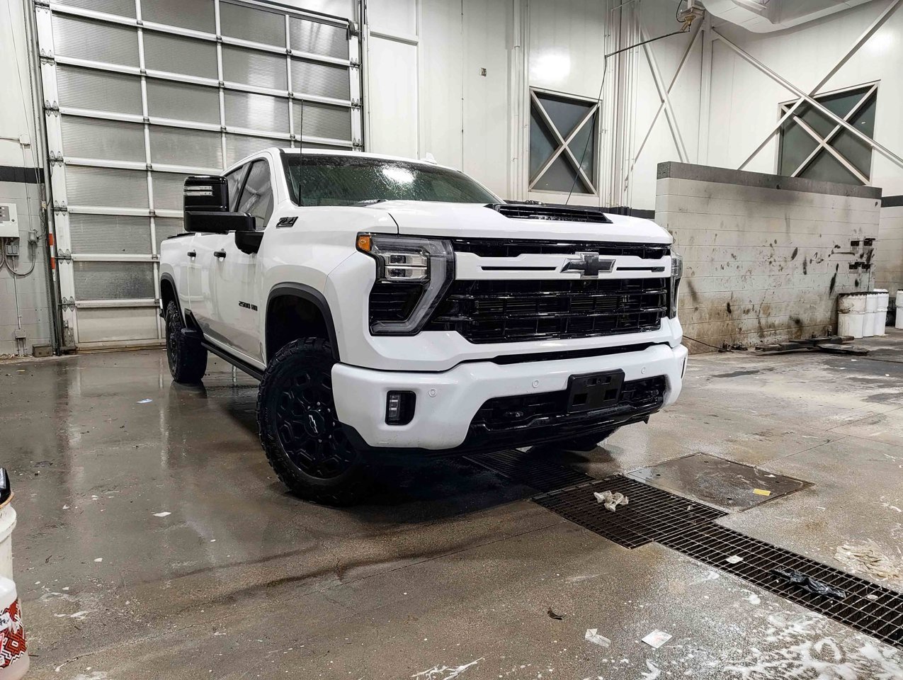 2024 Chevrolet Silverado 2500HD 4WD Crew Cab 159 LTZ White Sherwood Park - photo #1