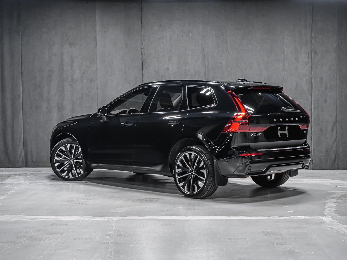 Volvo XC60 B5 ULTRA DARK 2026 Noir Montréal - photo #3