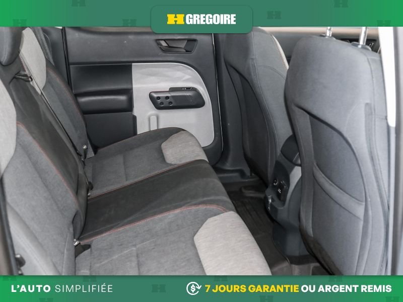 2022 Ford Maverick Green Laval - photo #32