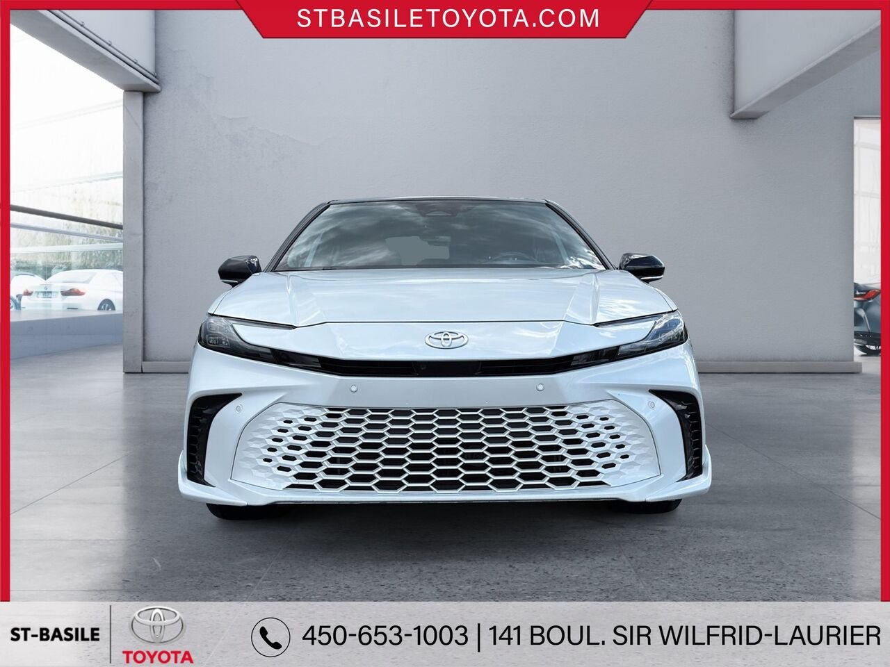 Toyota Camry Hybride 2025 Frisson glacé nacré avec toit noir Saint-Basile-le-Grand - photo #1
