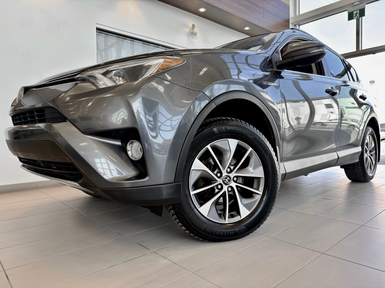 2017 Toyota RAV4 Hybrid Silver Notre-Dame-des-Prairies - photo #14