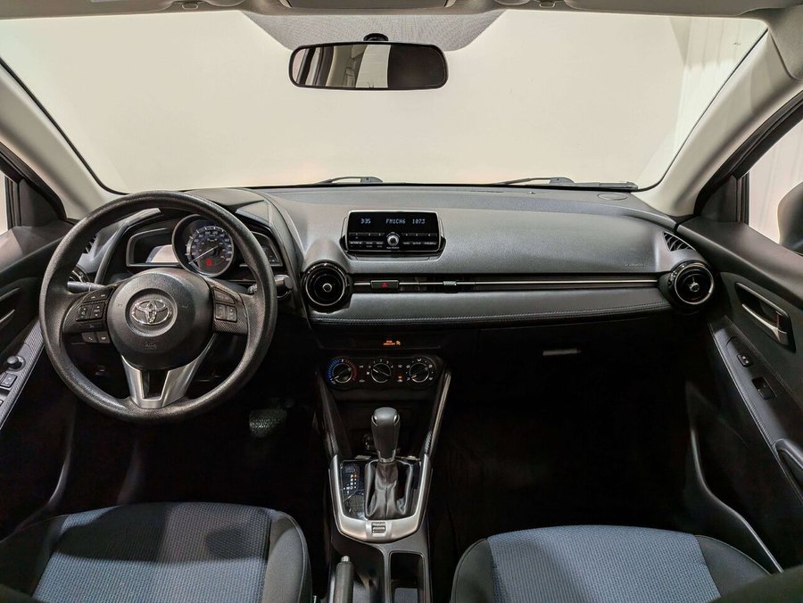 2016 Toyota Yaris 4dr Sdn Auto Premium Silver