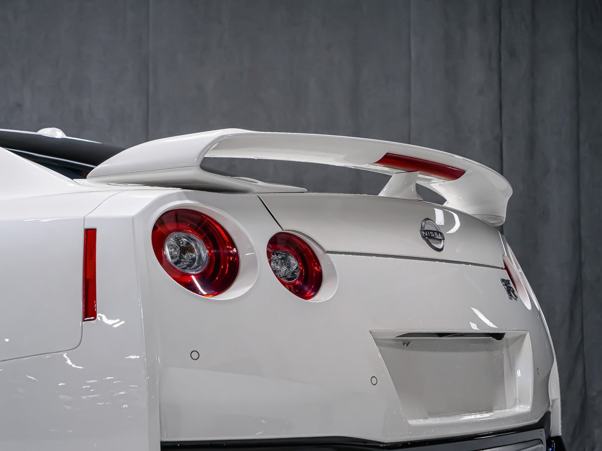 Nissan GT-R PREMIUM 2023 Blanc Montréal - photo #11