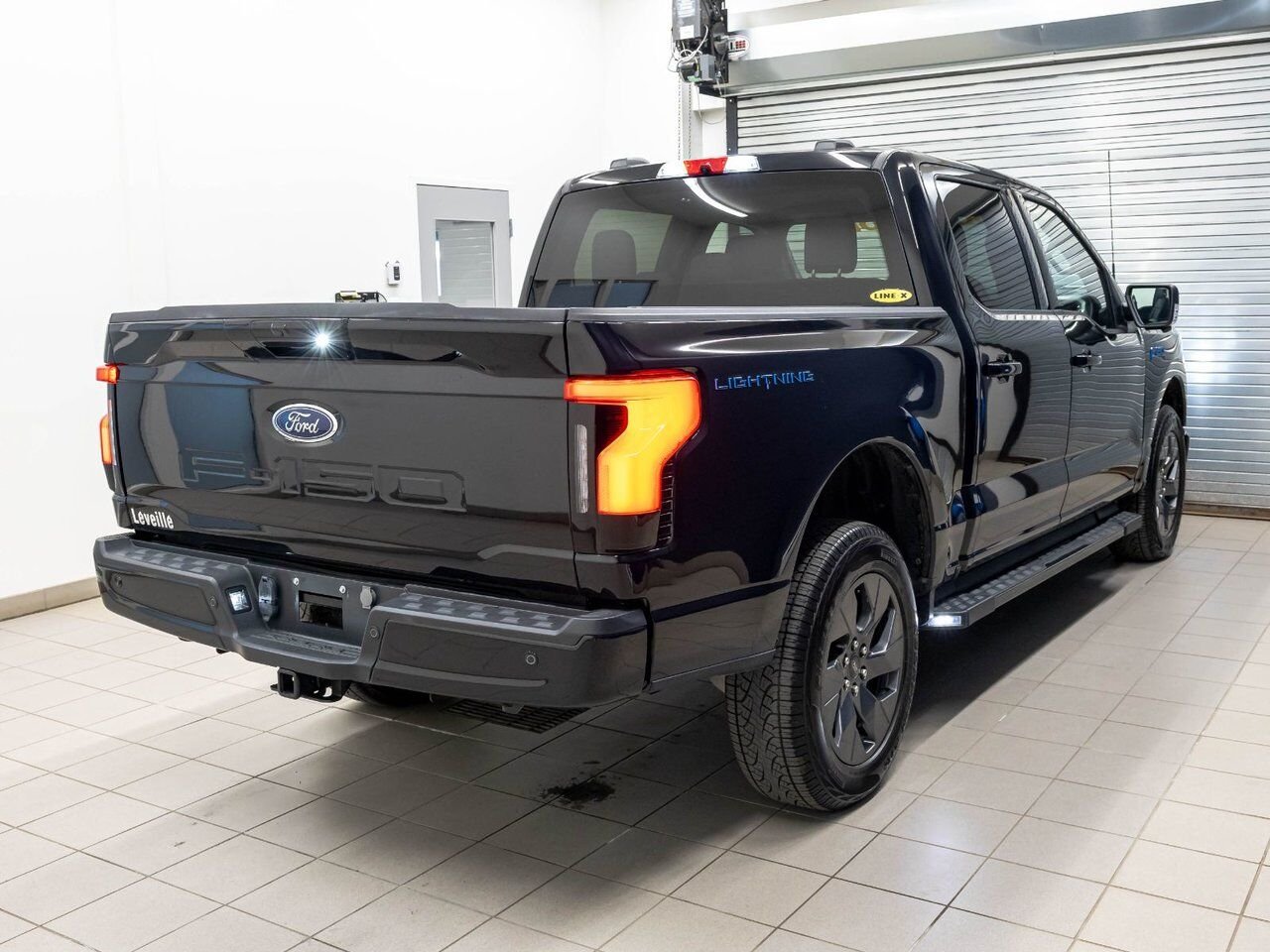 Ford F-150 Lightning XLT CREW 4X4 *NAV* GR REMORQ MAX CAM 360 CARPLAY 2023 Noir Saint-Jérôme - photo #8
