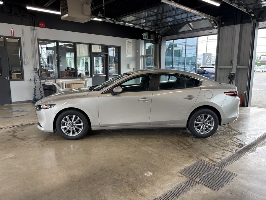 2026 MAZDA Mazda3 2026 Platinum Quartz Metallic