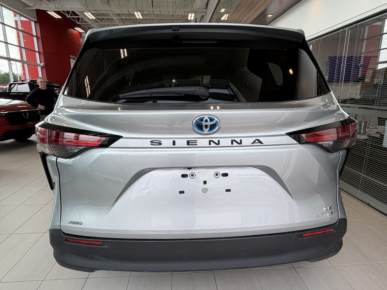 2022 Toyota Sienna Silver Notre-Dame-des-Prairies - photo #6