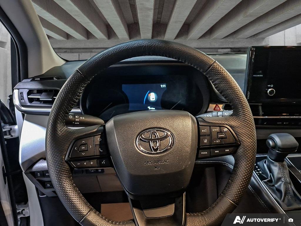 2025 Toyota Sienna 262057 | LE | JRKE1C White Edmonton - photo #12