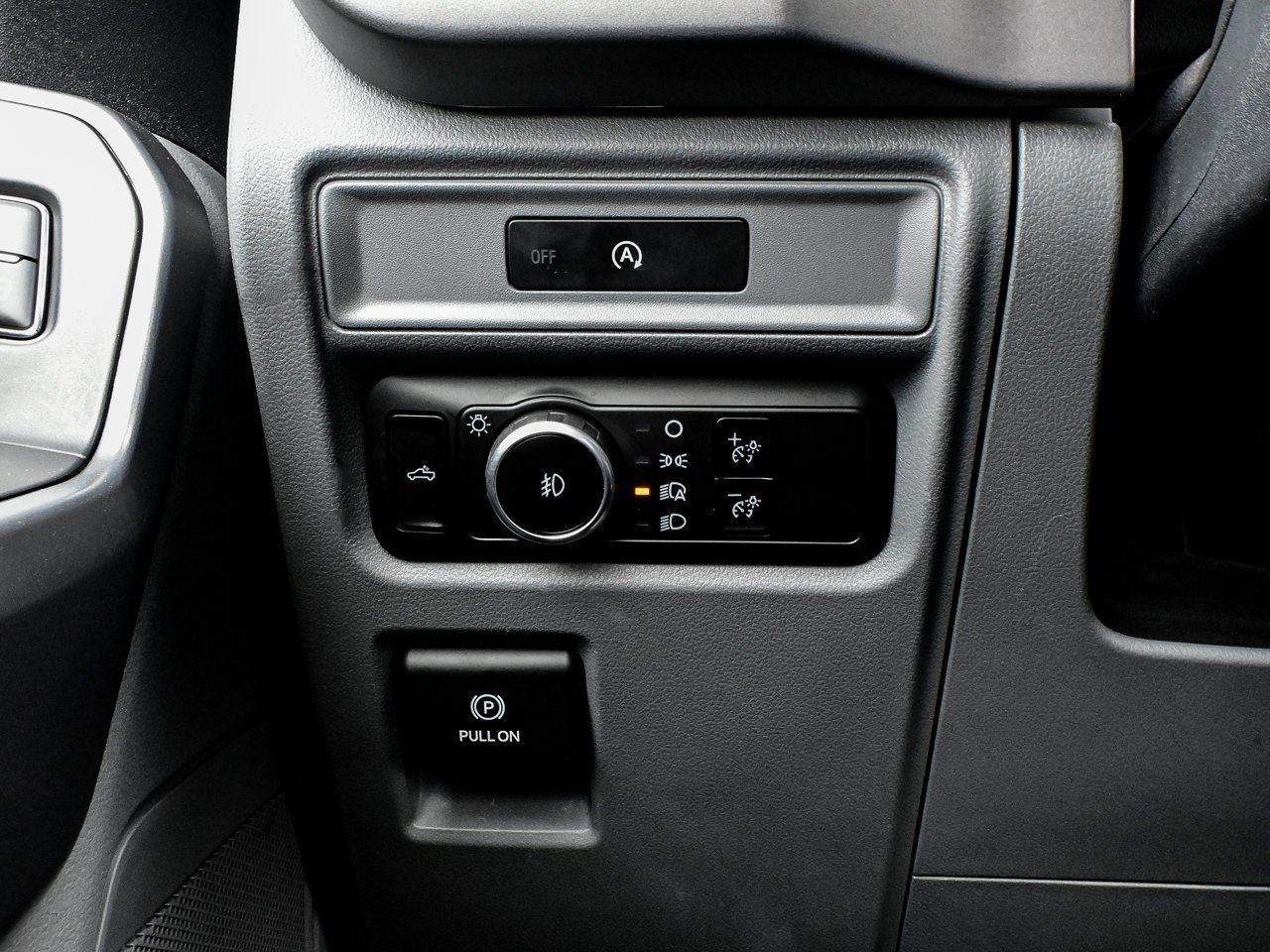2025 Ford F-150 XLT 4WD SuperCrew 5.5' Box Grey Sherwood Park - photo #19