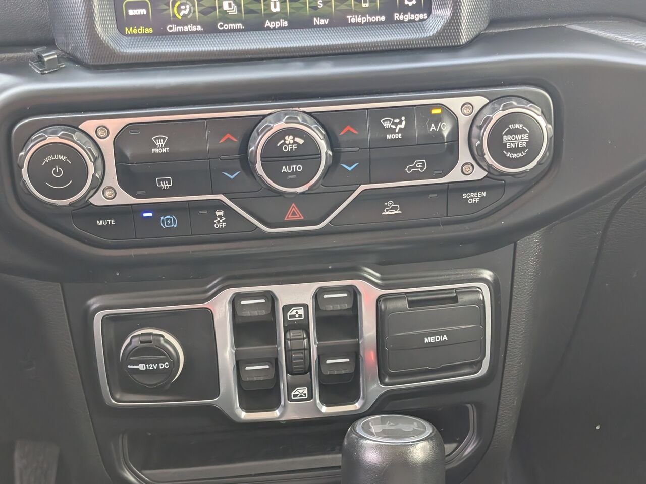 Jeep Wrangler 4xe SAHARA 4XE/SIÈGES EN CUIR/AC BIZONE/CAMÉRA DE RECUL/MACHEPIEDS 2023 Argent Sherbrooke - photo #10
