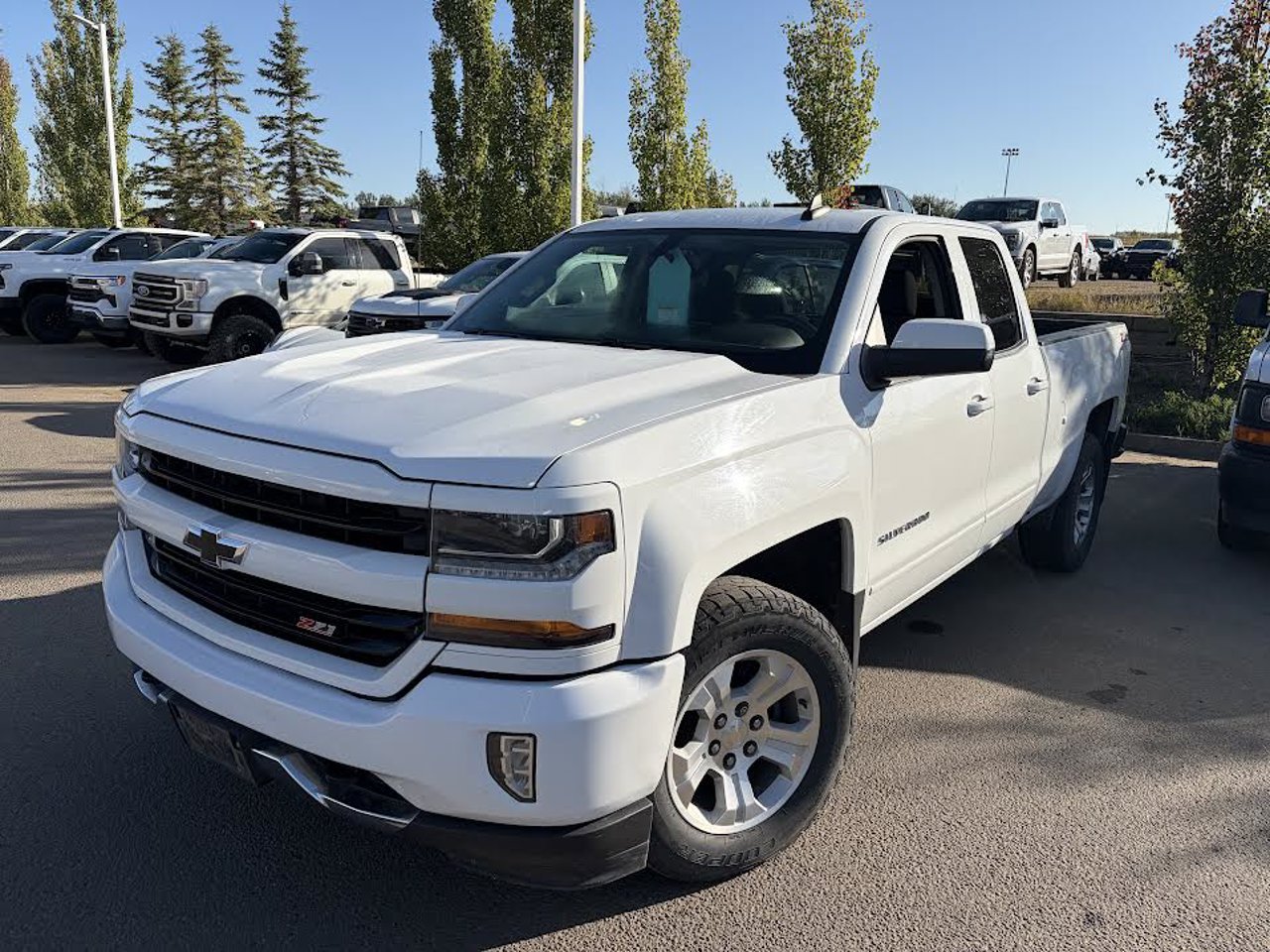 2019 Chevrolet Silverado 1500 LD 4WD Double Cab LT w/1LT White Sherwood Park - photo #2