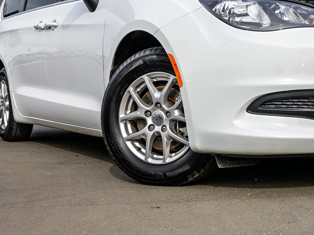 2024 Chrysler Grand Caravan SXT 2WD White Sherwood Park - photo #5