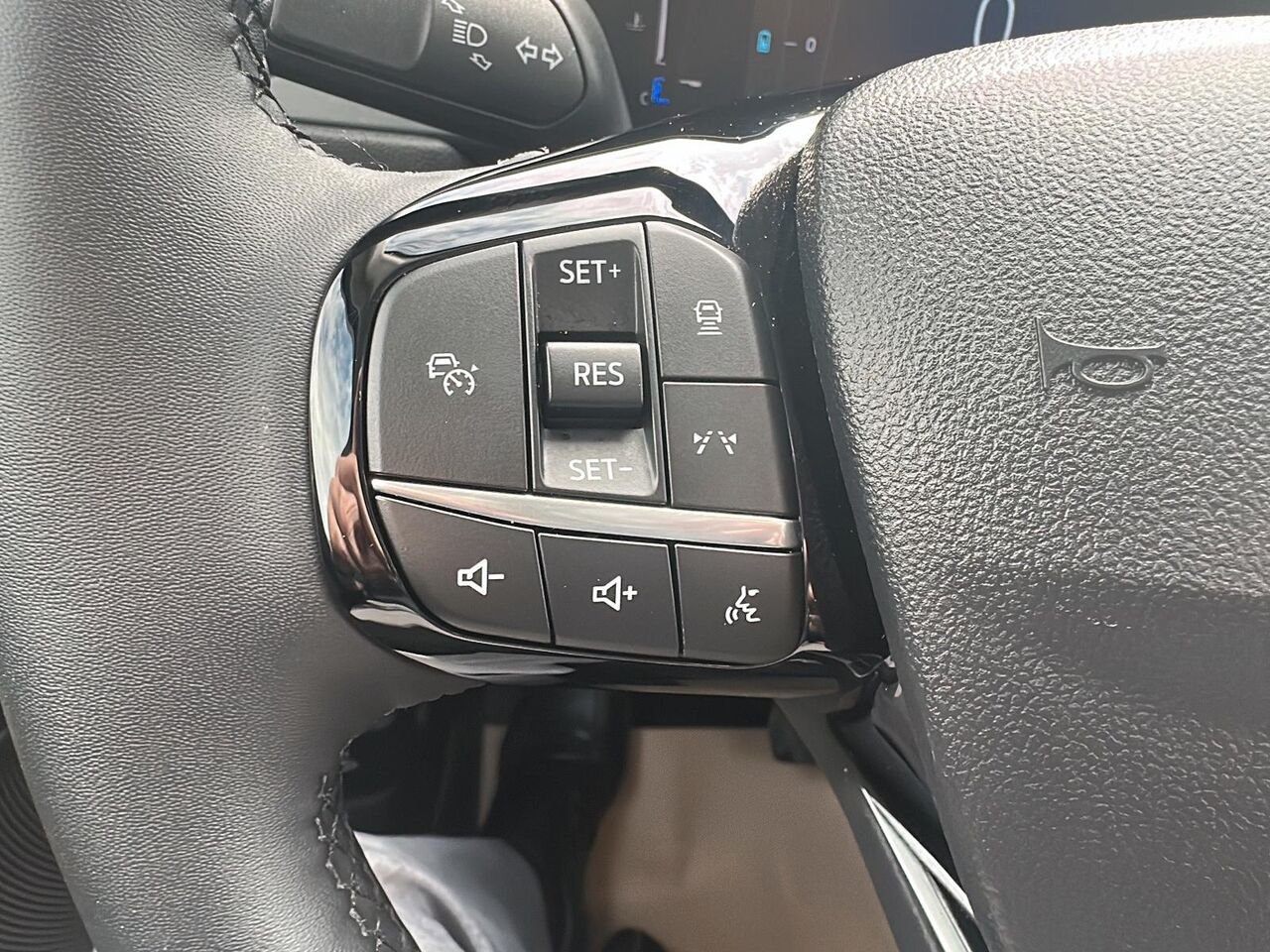 Ford Escape 2025 Noir Rouyn-Noranda - photo #17