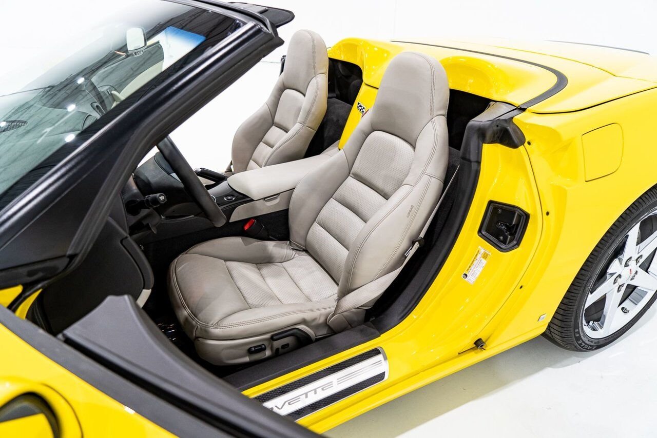 Chevrolet Corvette PRIX EN USD | With Only 900km (563mi) From New With Window Sticker 2008 Jaune Montréal - photo #55