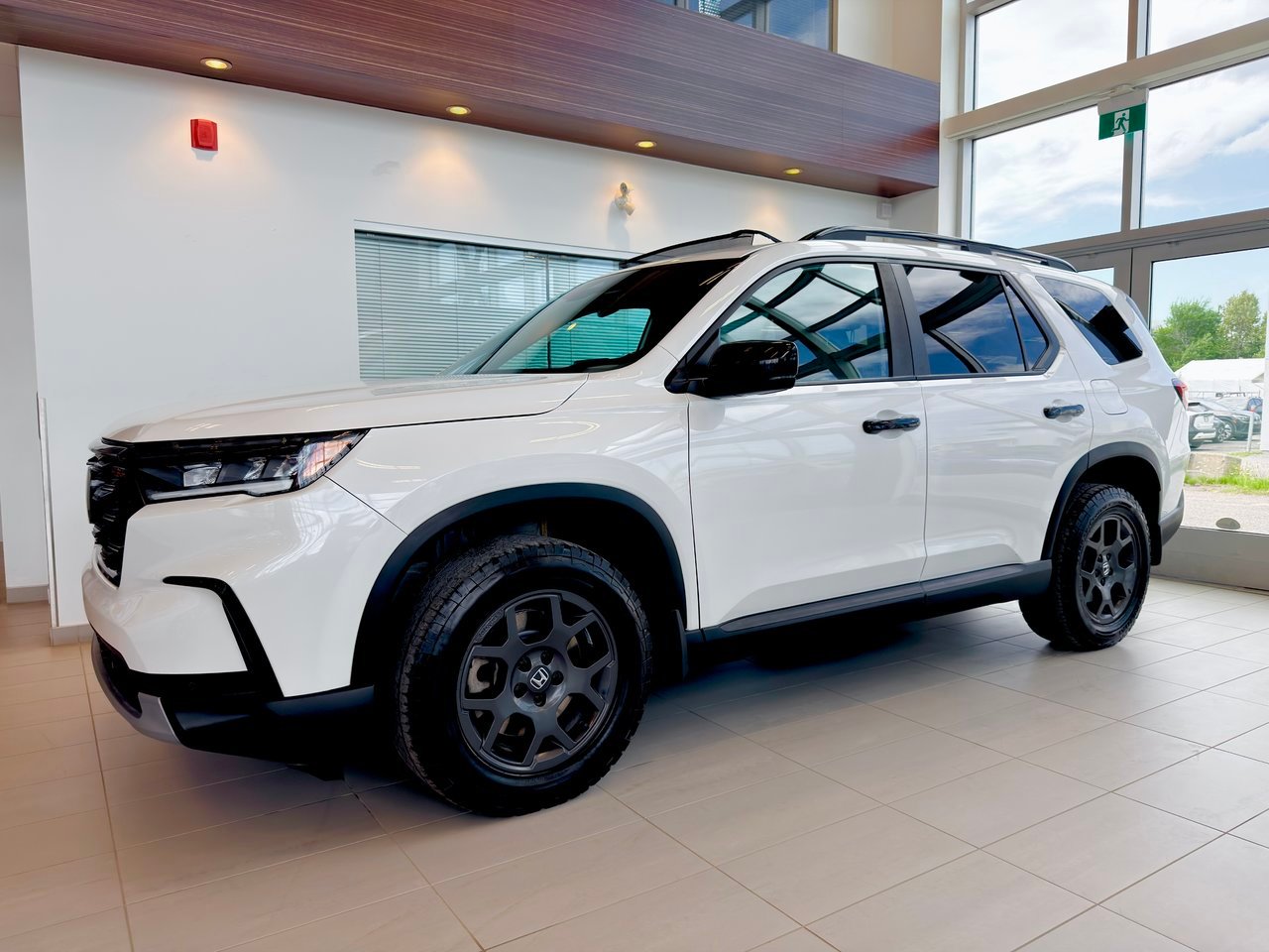 2023 Honda Pilot White Notre-Dame-des-Prairies - photo #3