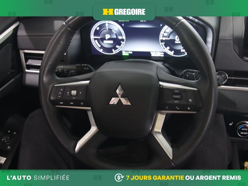 2023 Mitsubishi Outlander Plug-In Hybrid Red Blainville - photo #17