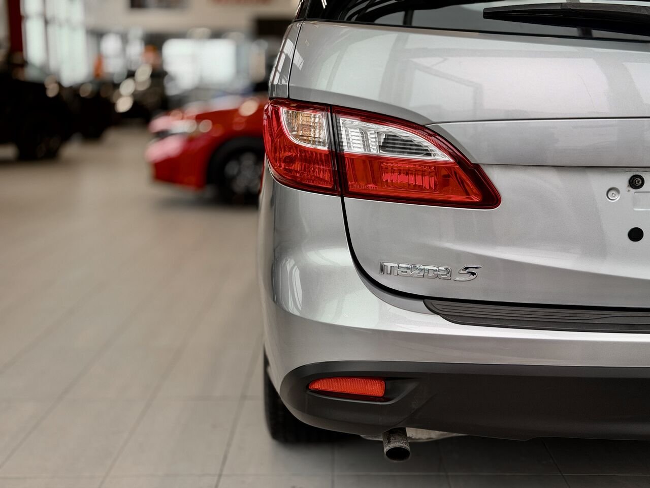 2014 Mazda Mazda5 Silver Notre-Dame-des-Prairies - photo #9