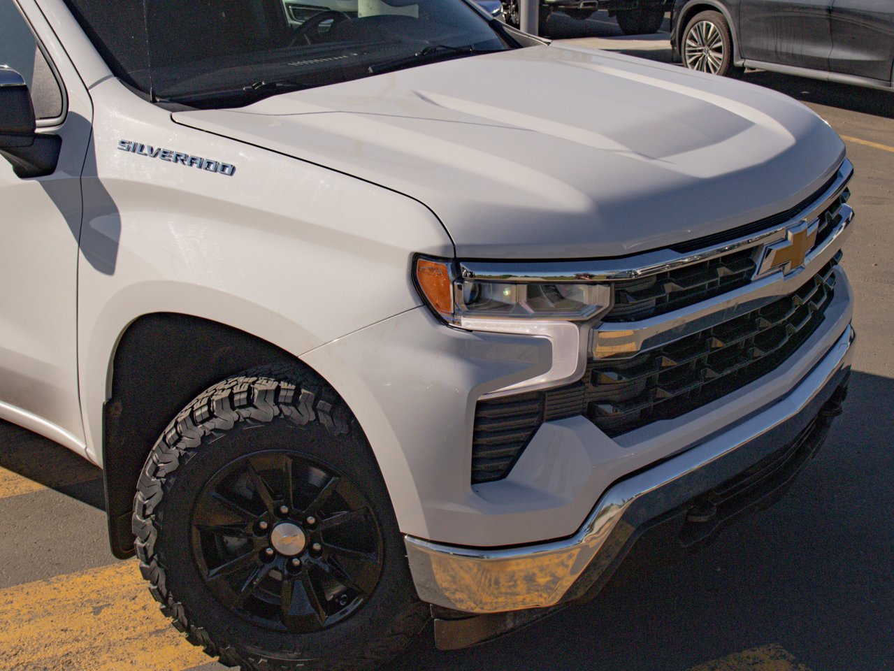 2023 Chevrolet Silverado 1500 4WD Crew Cab 147 LT White Sherwood Park - photo #14