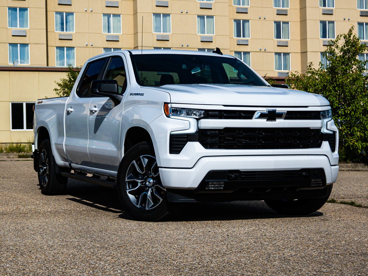2024 Chevrolet Silverado 1500 4WD Crew Cab 147 RST White Sherwood Park - photo #1