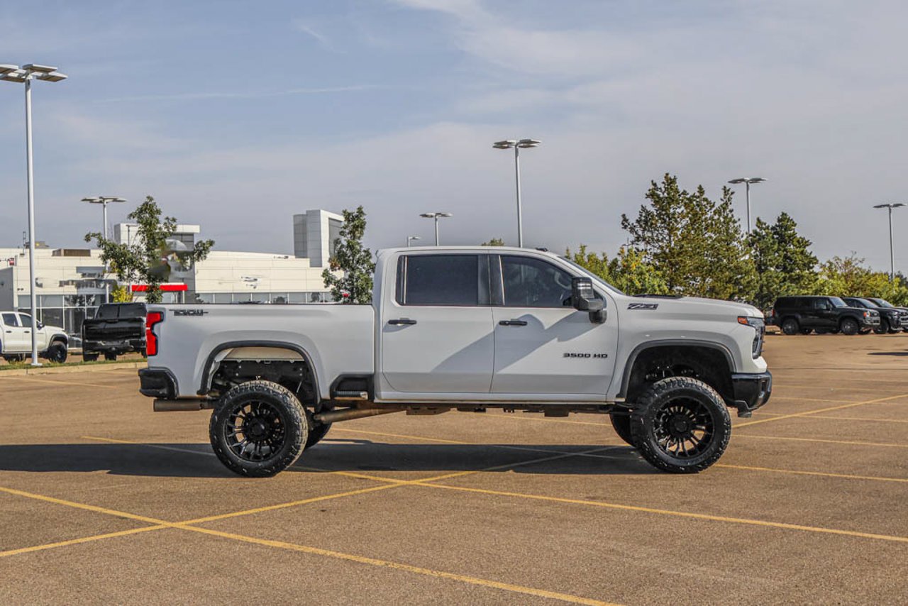 2026 Chevrolet Silverado 3500HD 4WD Crew Cab 159 LT White Sherwood Park - photo #9