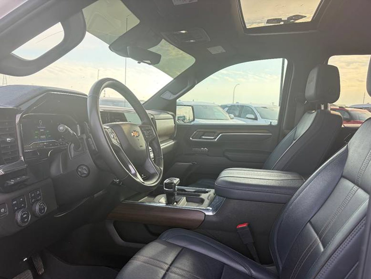 2024 Chevrolet Silverado 1500 4WD Crew Cab 147 High Country White Sherwood Park - photo #5