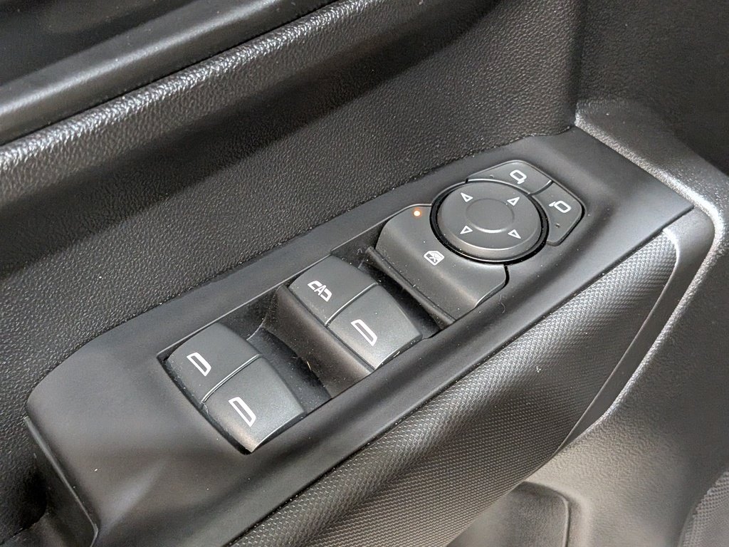 2022 Chevrolet Silverado 1500 4WD Crew Cab 157" Custom Black Val-David - photo #32