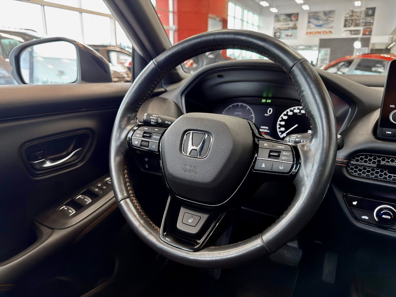 2023 Honda HR-V White Notre-Dame-des-Prairies - photo #18