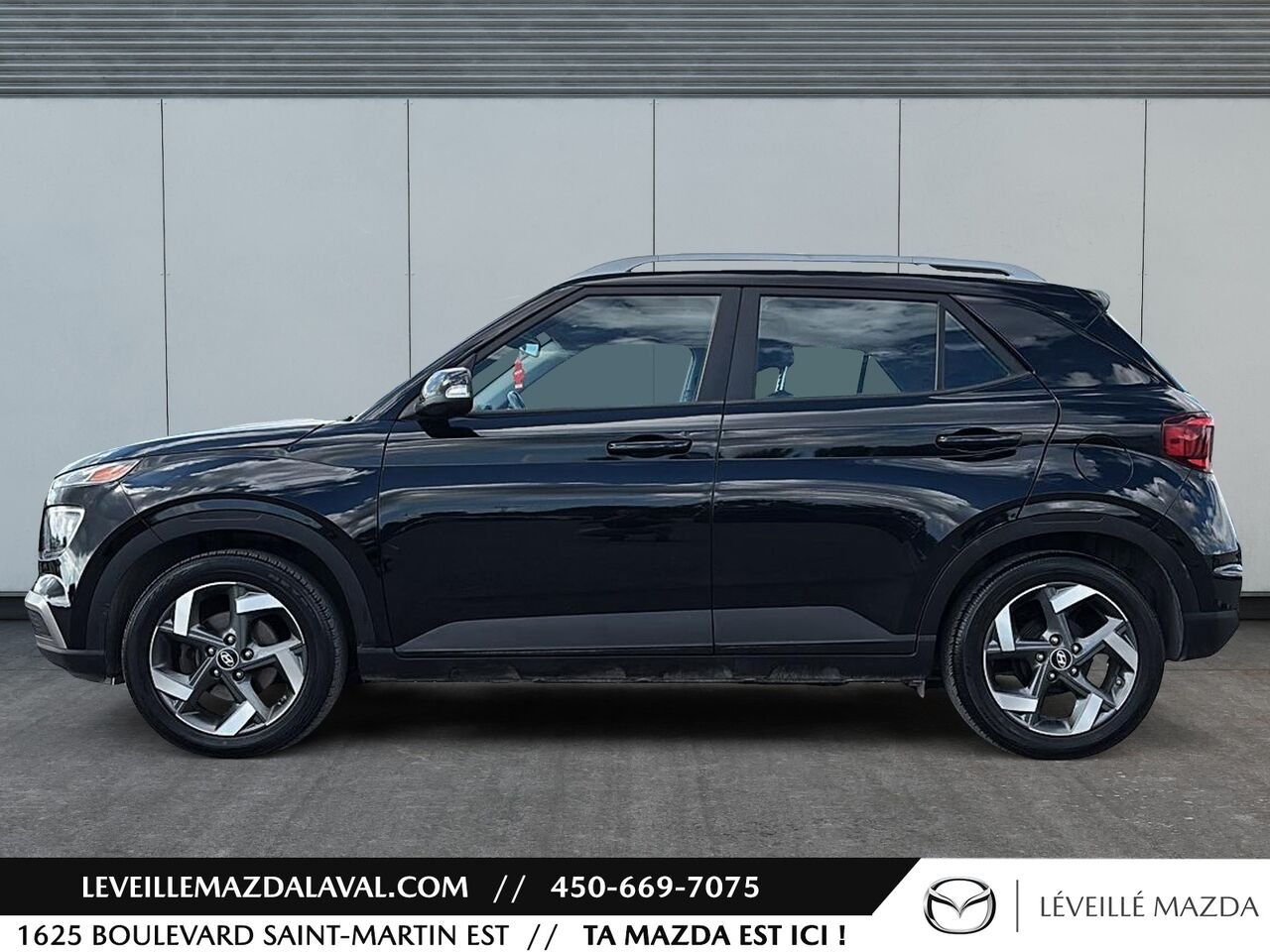 2020 Hyundai Venue Trend IVT Black Laval - photo #4