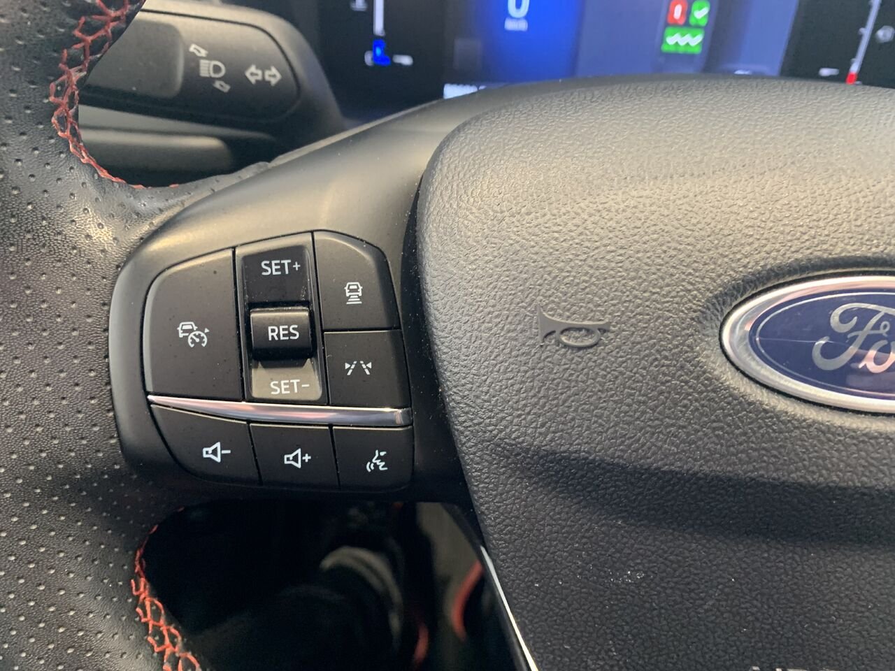 2025 Ford Escape ST-LINE HYBRIDE AWD White Châteauguay - photo #37