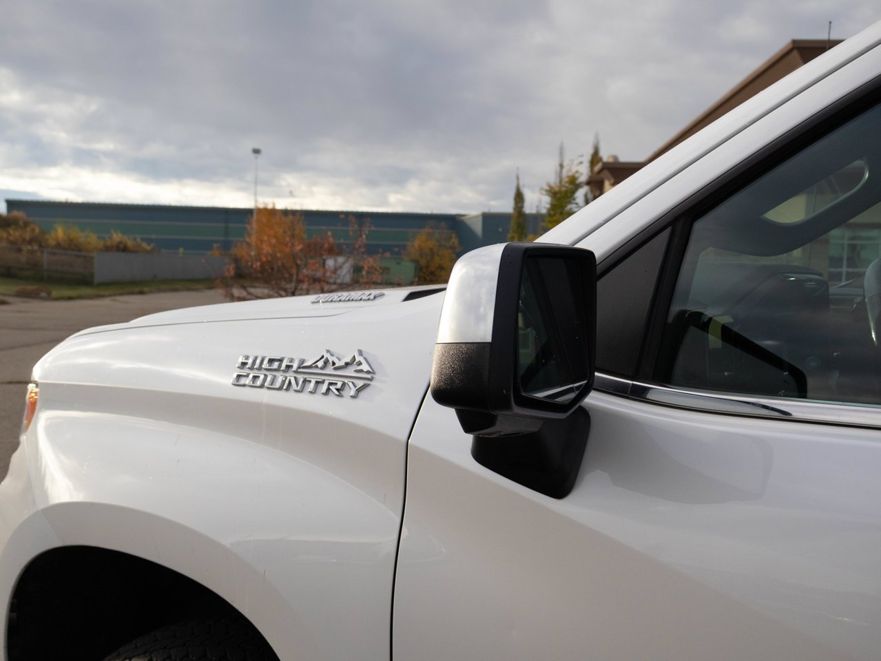 2024 Chevrolet Silverado 1500 4WD Crew Cab 147 High Country White Sherwood Park - photo #7