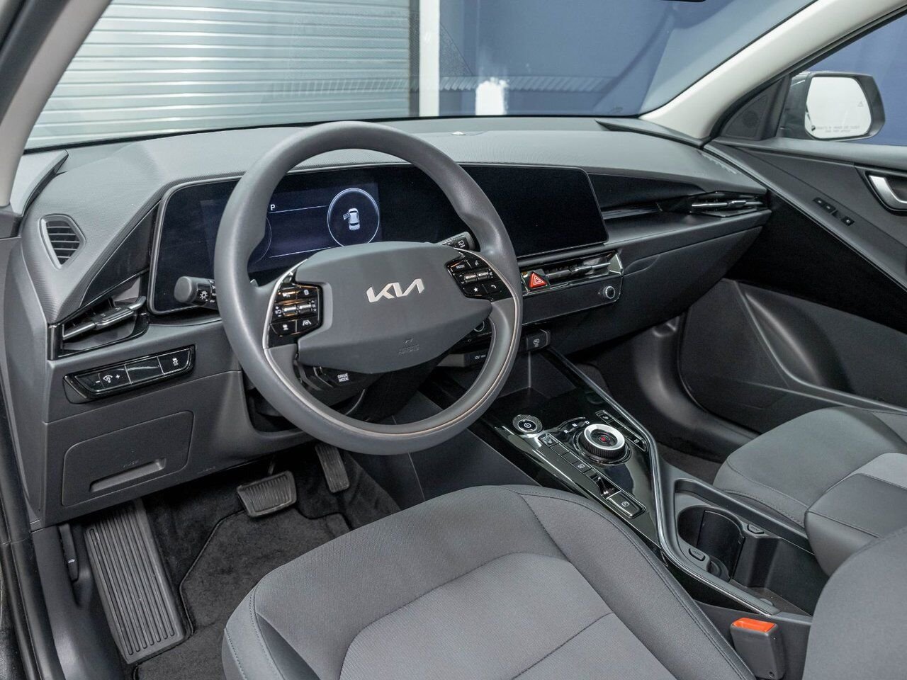 Kia Niro EV WIND *NAV* SIÈGES CHAUFF REG ADAPT ALERTES *BAS KM 2026 Gris Saint-Jérôme - photo #1
