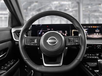 2026 Nissan Kicks Yuzu Yellow Metallic/Super Black Blainville - photo #11