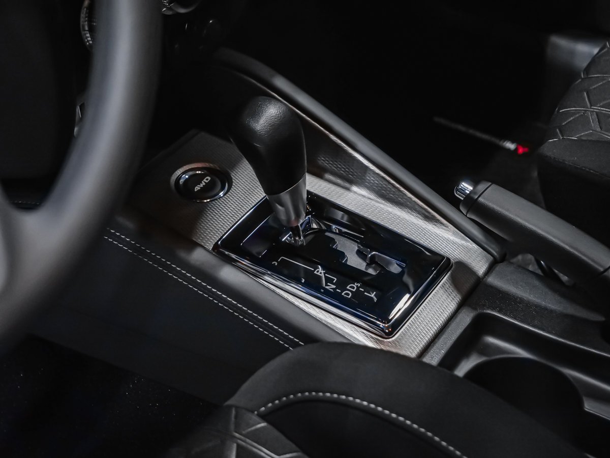 2027 Mitsubishi RVR ES Octane Blue Montreal - photo #6