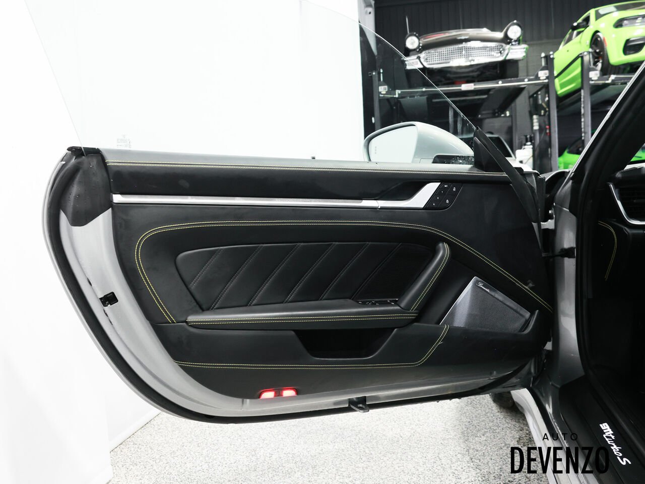 2024 Porsche 911 Silver Saint-Eustache - photo #8
