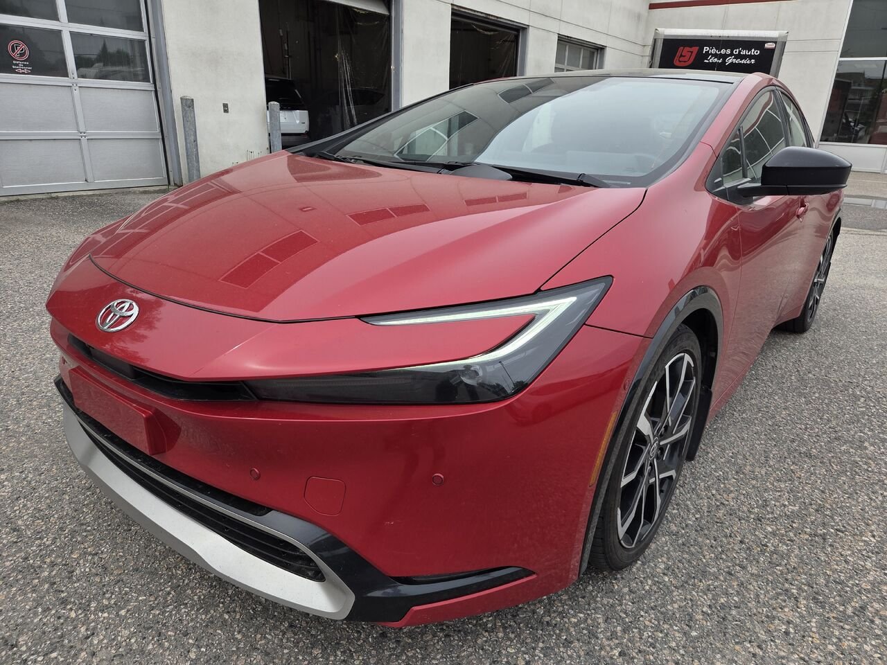 Toyota PRIUS PRIME 2024 Rouge Mont-Laurier - photo #0