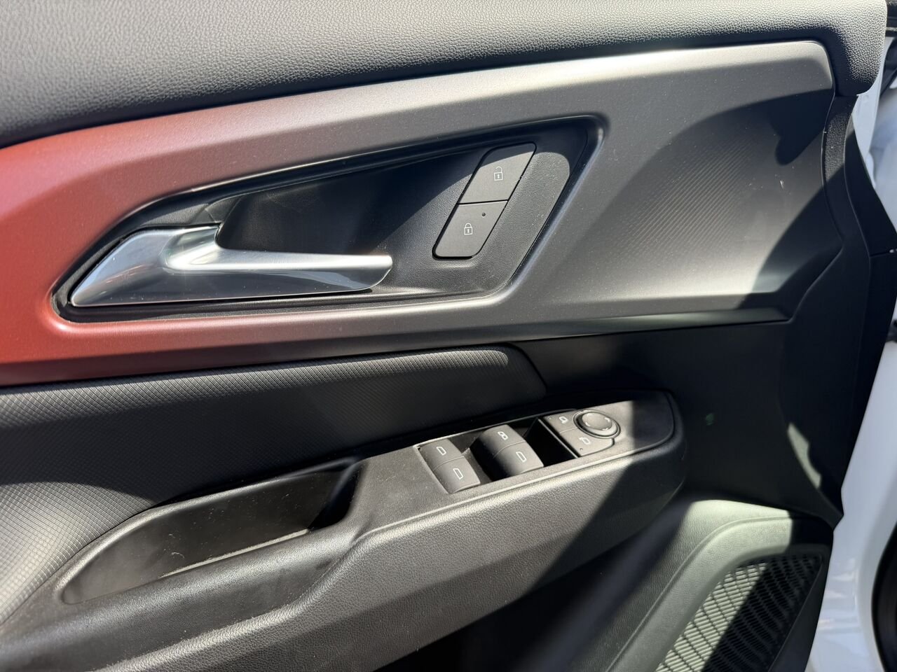 2024 Chevrolet Equinox EV 2RS White Laval - photo #21
