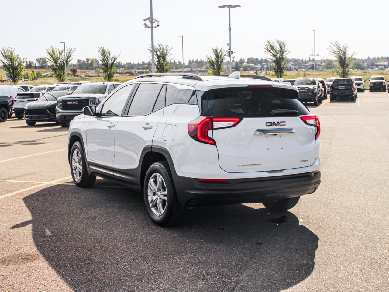 2024 GMC Terrain AWD 4dr SLE White Sherwood Park - photo #5