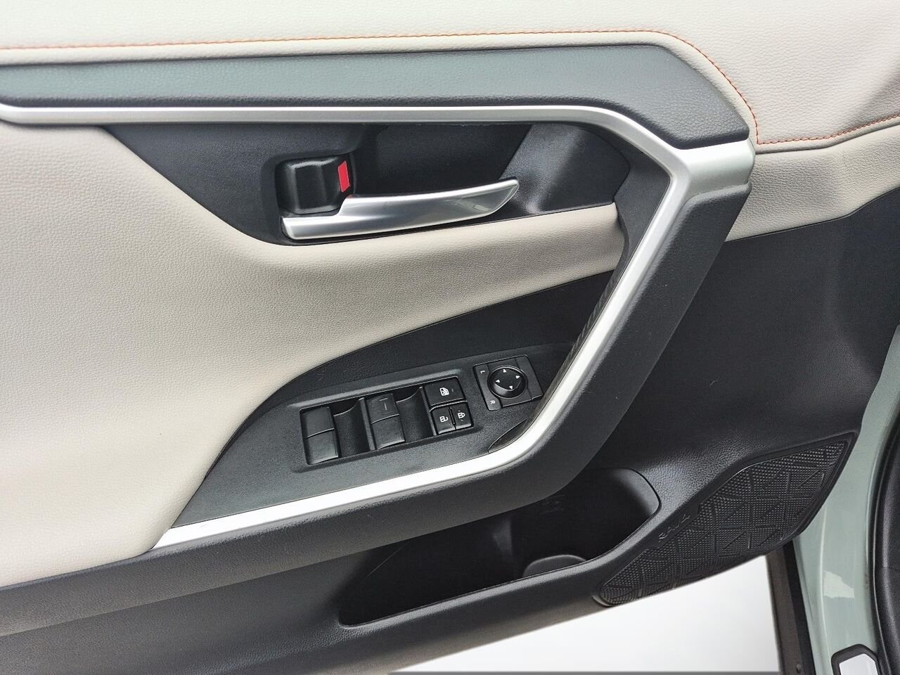 2020 Toyota RAV4 Grey Saint-Jérôme - photo #9