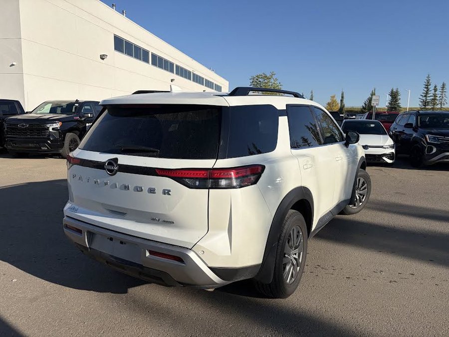 2024 Nissan Pathfinder SV 3.5L | Heated Seats White