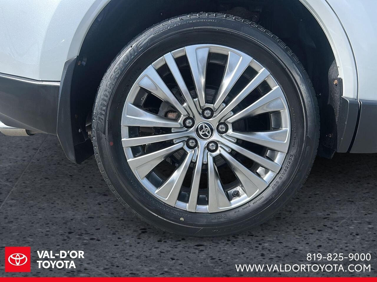 2023 Toyota Venza XLE TI Wind Chill Pearl Val-d'Or - photo #5