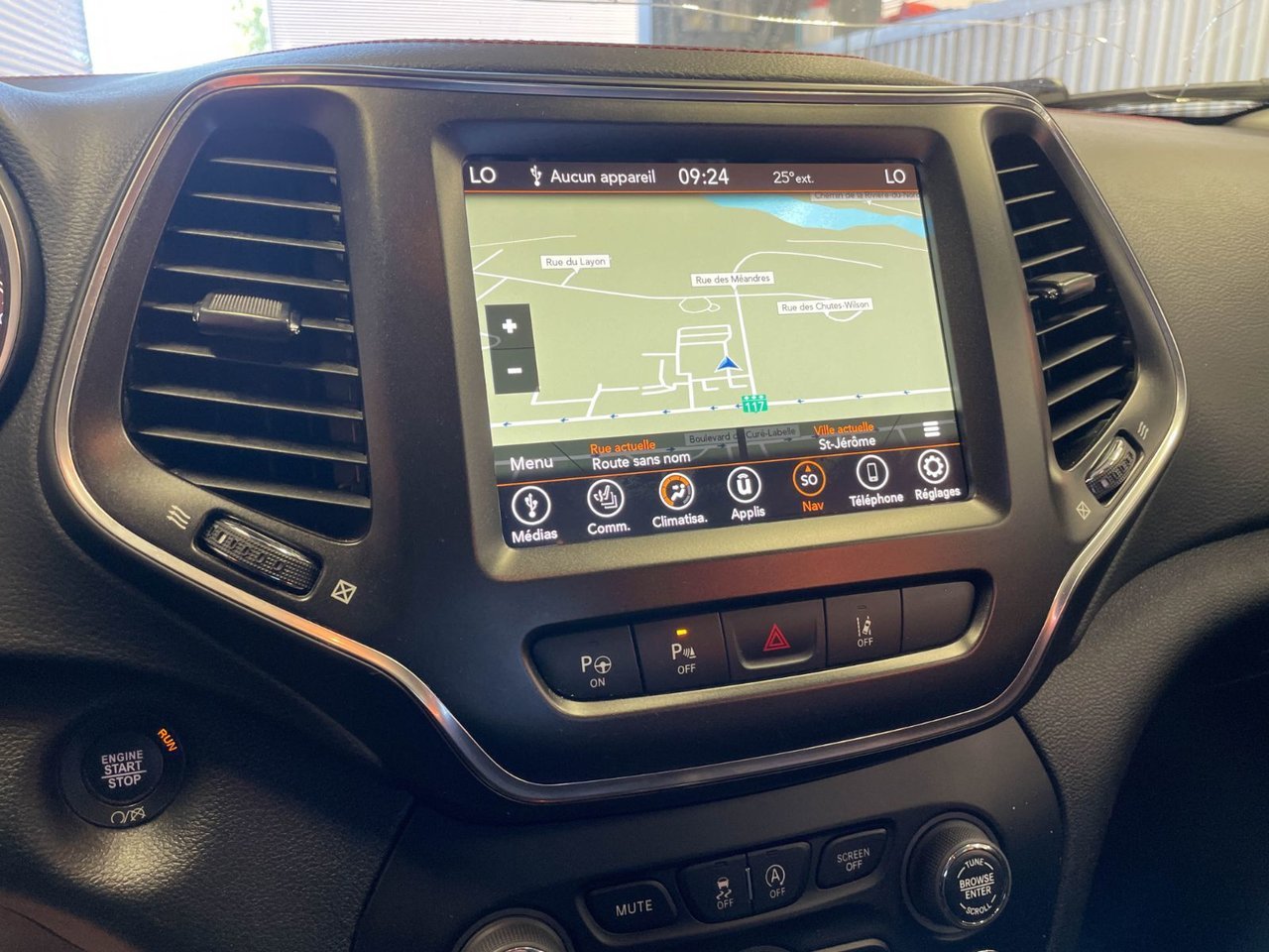 Jeep Cherokee TRAILHAWK 4X4 *CUIR* GR REMORQ *SIEGES VENTIL* NAV 2023 gray Saint-Jérôme - photo #4