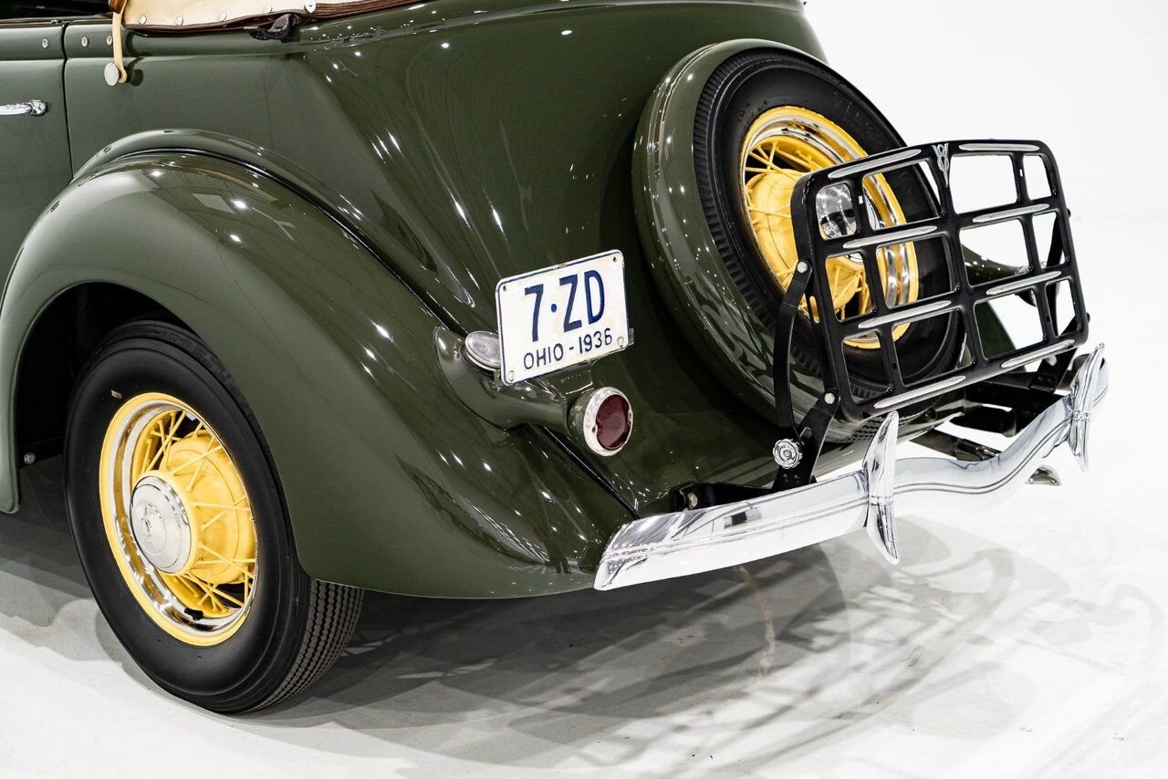 Ford Model 48 Phaeton PRIX EN USD | Beautifully presented in original condition 1936 Vert Montréal - photo #6
