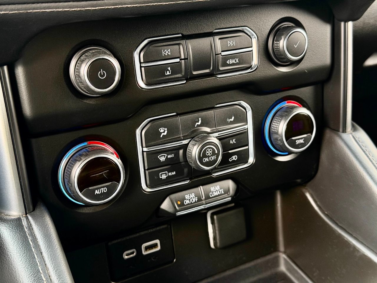 Chevrolet Tahoe 2021 Blanc Notre-Dame-des-Prairies - photo #27