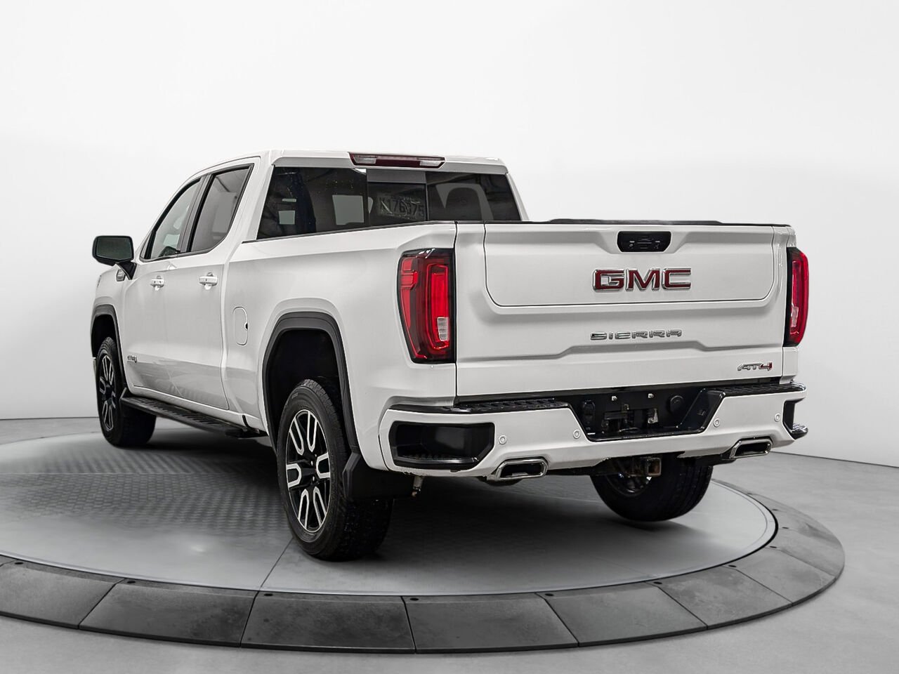 GMC SIERRA 4WD STANDARD BED CREW CAB AT4 Moteur 3.0l Diesel 2022 Blanc Sherbrooke - photo #2
