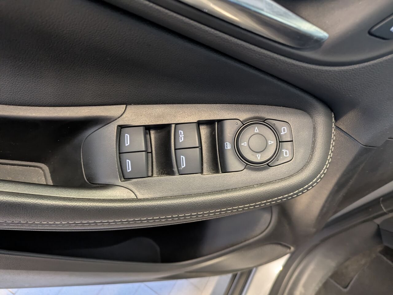 Buick Encore 2023 Gris Gatineau - photo #5