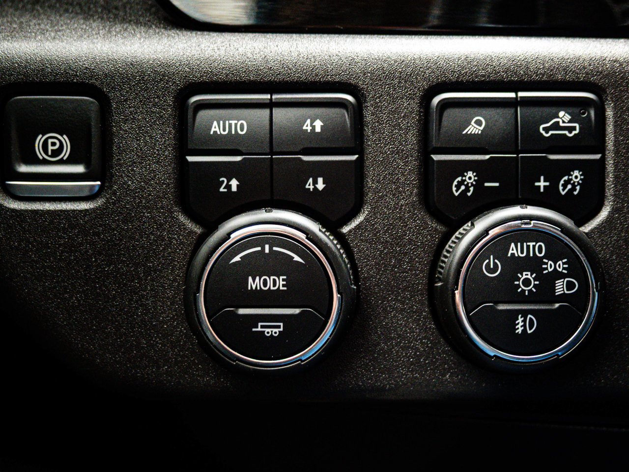 2024 Chevrolet Silverado 1500 4WD Crew Cab 147 LT Trail Boss Black Sherwood Park - photo #17