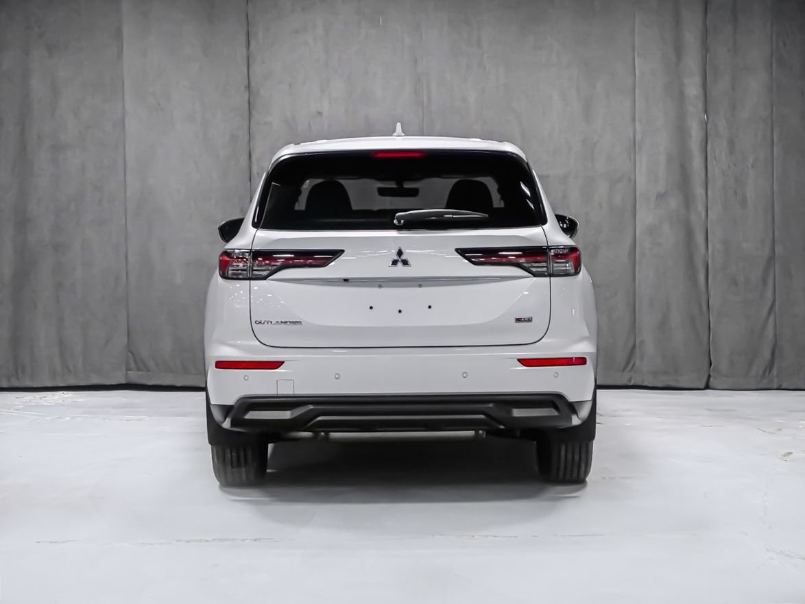 Mitsubishi Outlander ES 2026 Blanc diamant Montréal - photo #4