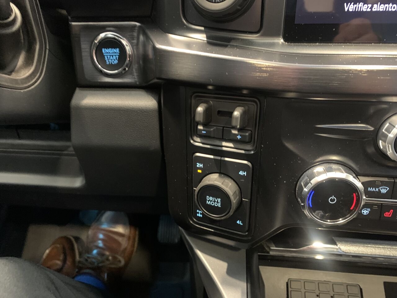 2025 Ford Super Duty F-250 SRW LARIAT LARIAT cabine 6 places 4RM caisse de 6,75 pi Grey Châteauguay - photo #40