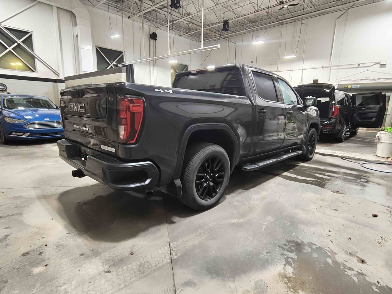 2025 GMC Sierra 1500 4WD Crew Cab 147 Elevation Grey Sherwood Park - photo #5